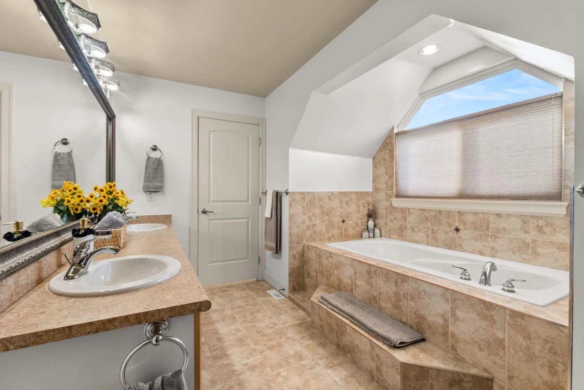 Basement Recreation Room Photo of 7397 202a Street, Langley, BC