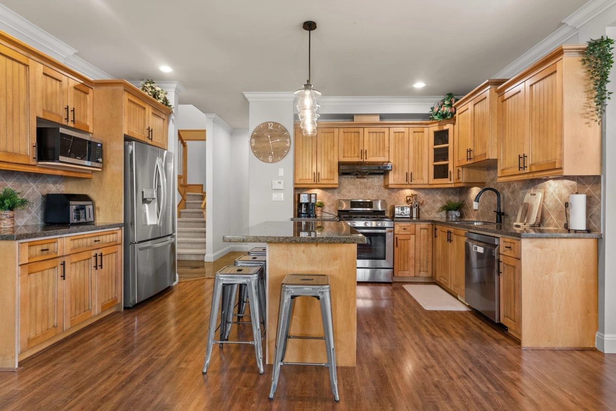Kitchen Island Photo of 7397 202a Street, Langley, BC