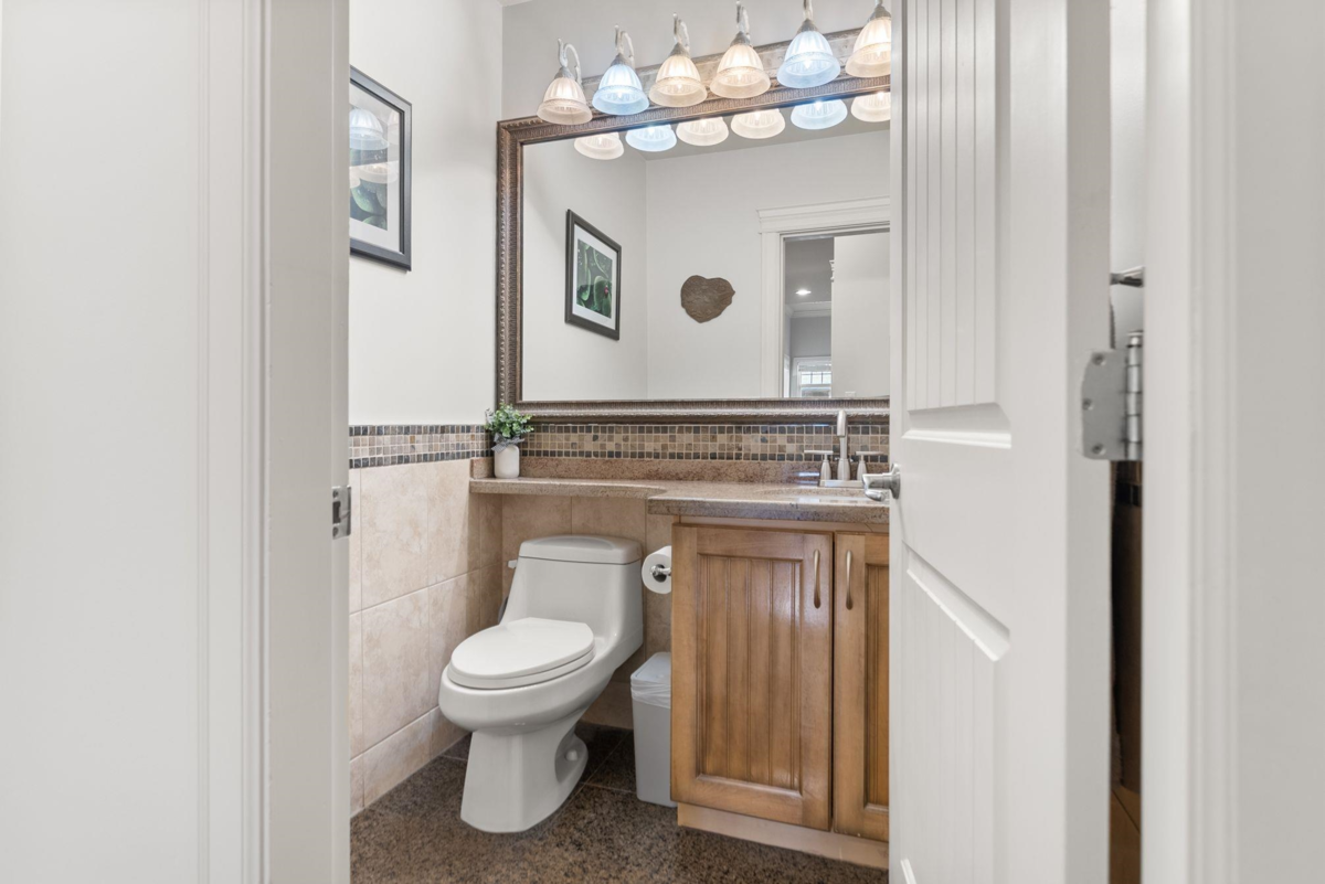 Walk-In Closet Photo of 7397 202a Street, Langley, BC