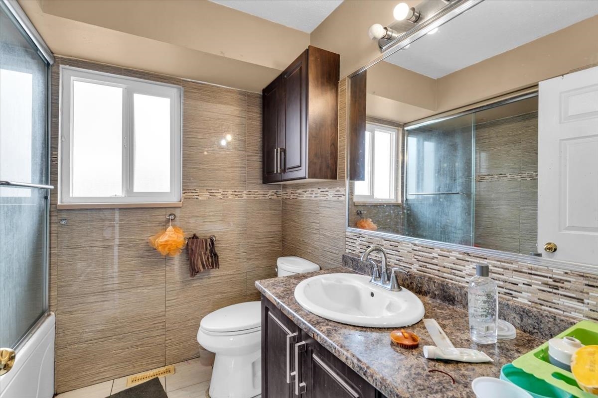 Breakfast Nook Photo of 6848 135 Street, Surrey, BC