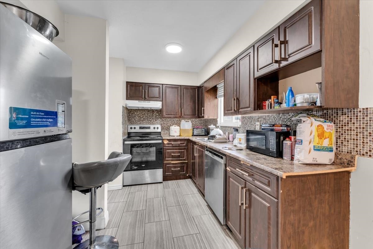 Dining Area Photo of 6848 135 Street, Surrey, BC