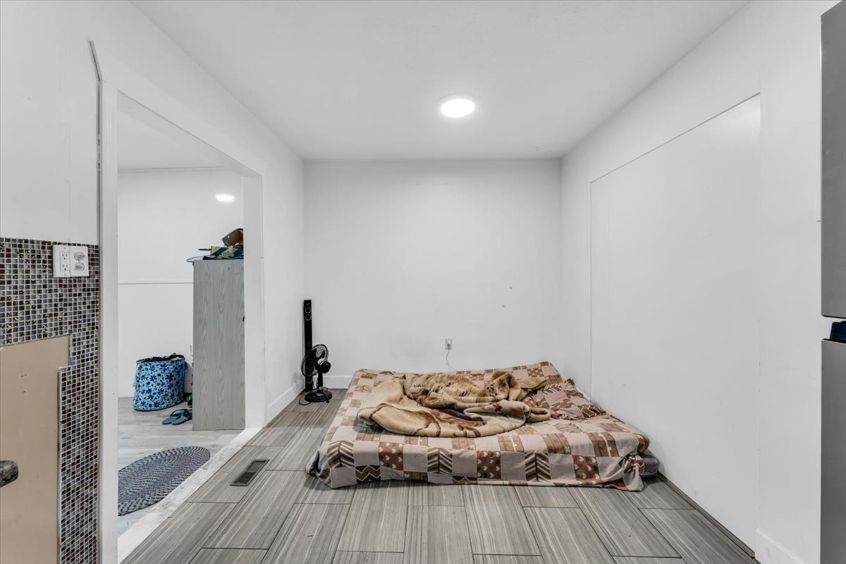 Walk-In Closet Photo of 6848 135 Street, Surrey, BC