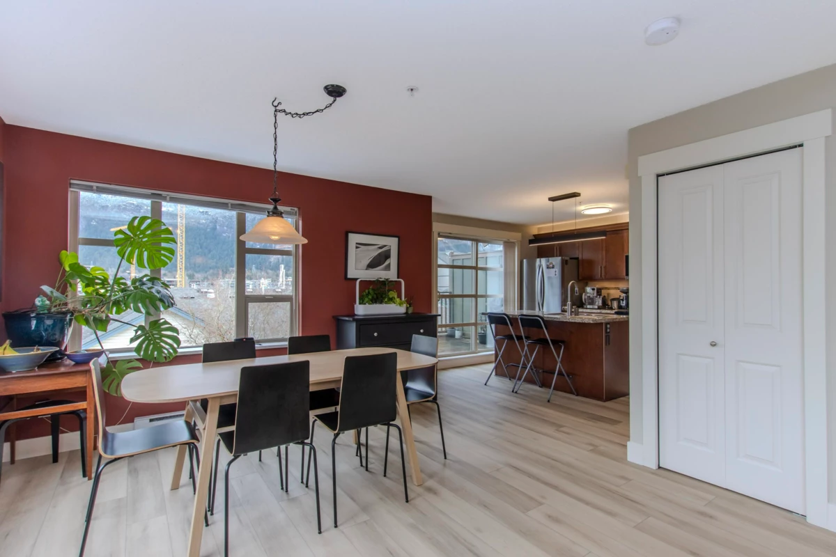 Kitchen Island Photo of 201 1174 Wingtip Place, Squamish, BC