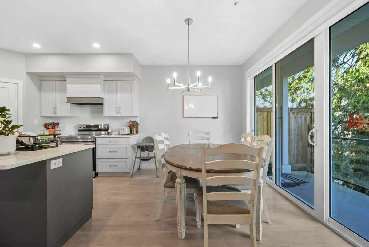 Dining Area Photo of 25 47203 Vista Place, Chilliwack, BC