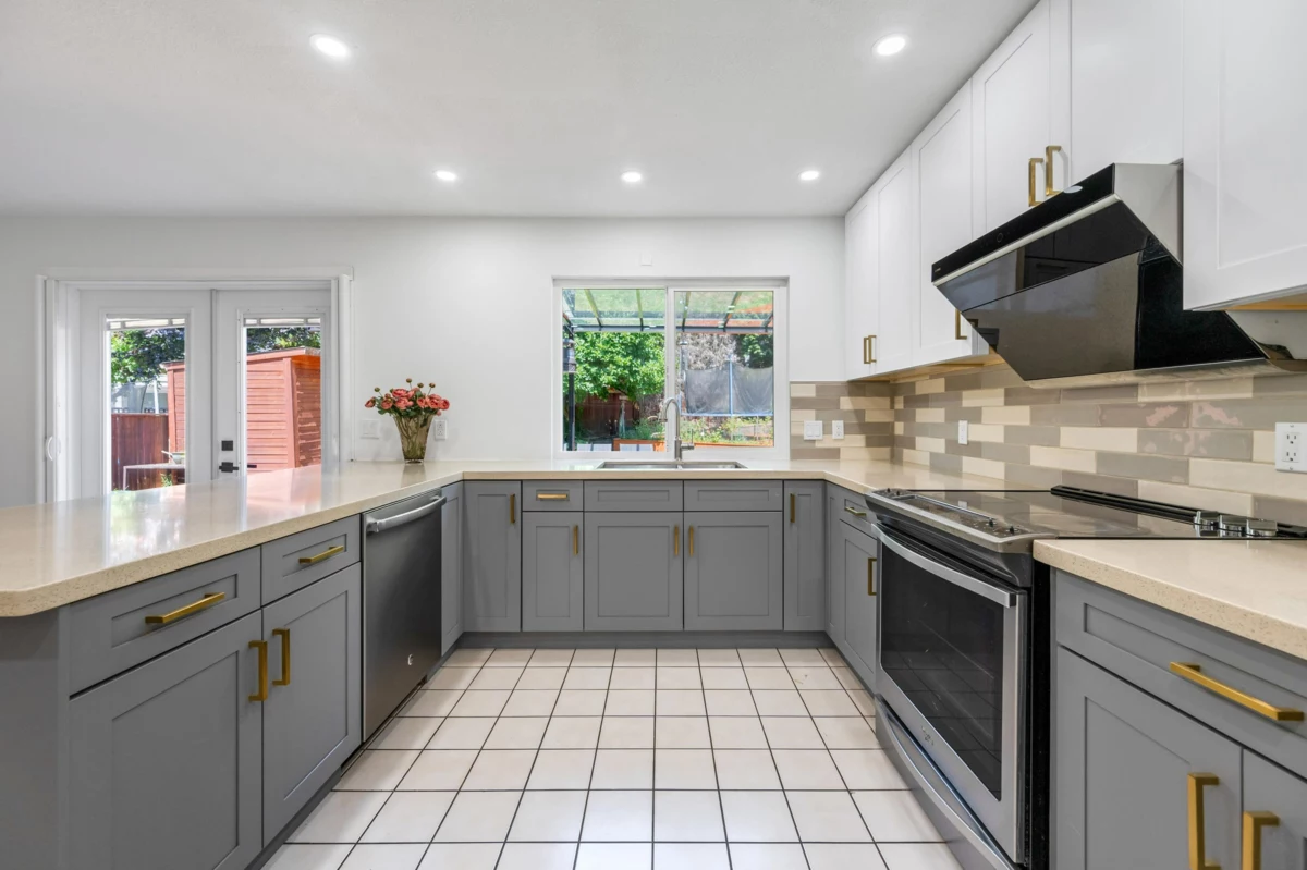 Dining Area Photo of 2507 Ashurst Avenue, Coquitlam, BC