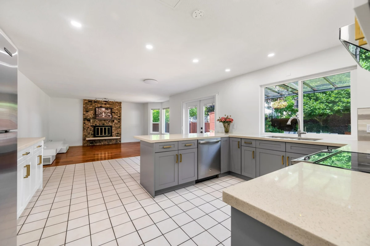 Kitchen Island Photo of 2507 Ashurst Avenue, Coquitlam, BC