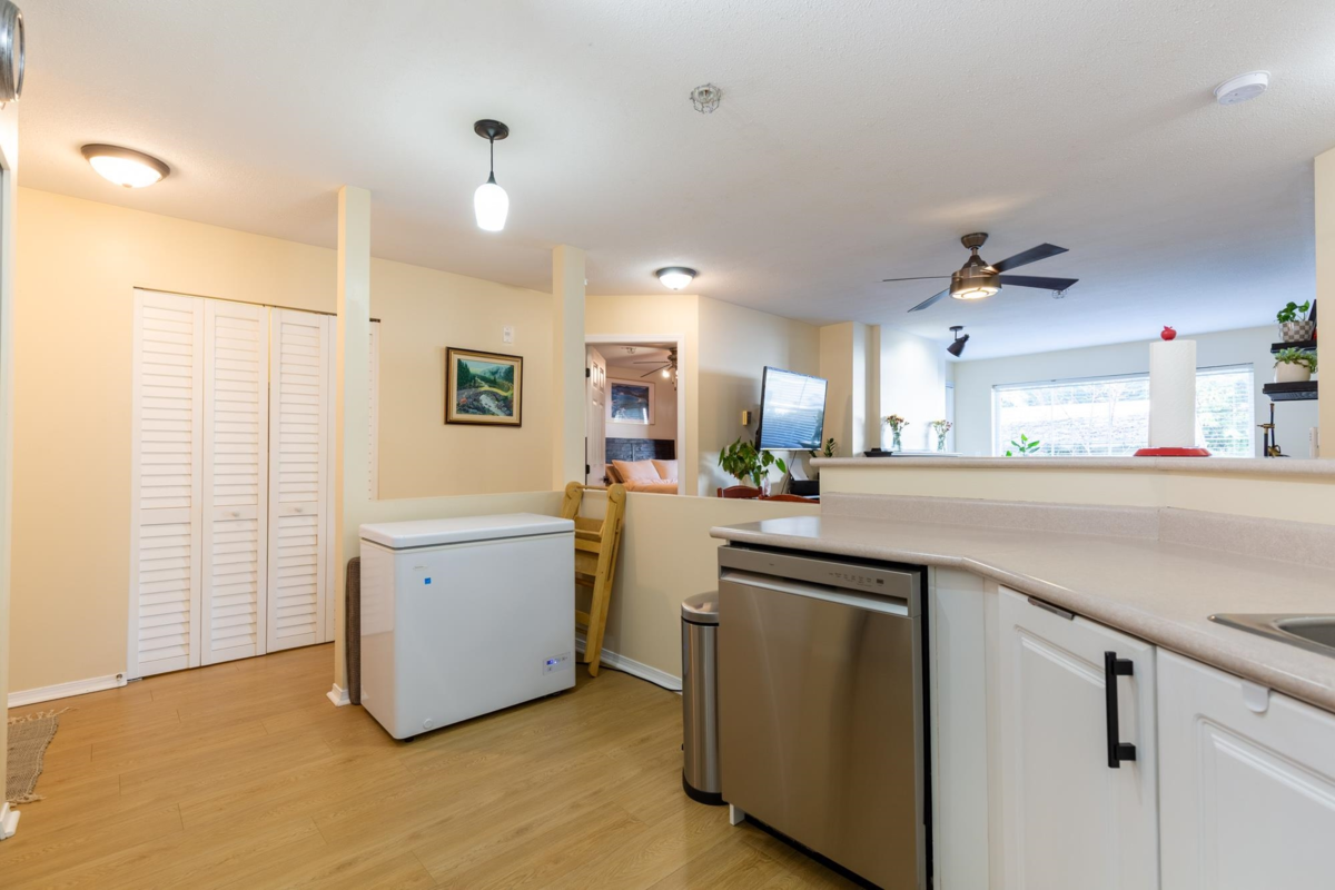 Breakfast Nook Photo of 208 33599 2 Avenue, Mission, BC