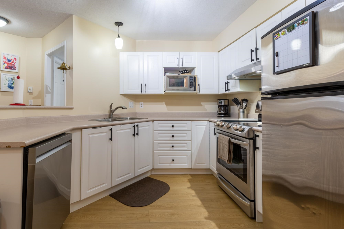 Kitchen Island Photo of 208 33599 2 Avenue, Mission, BC