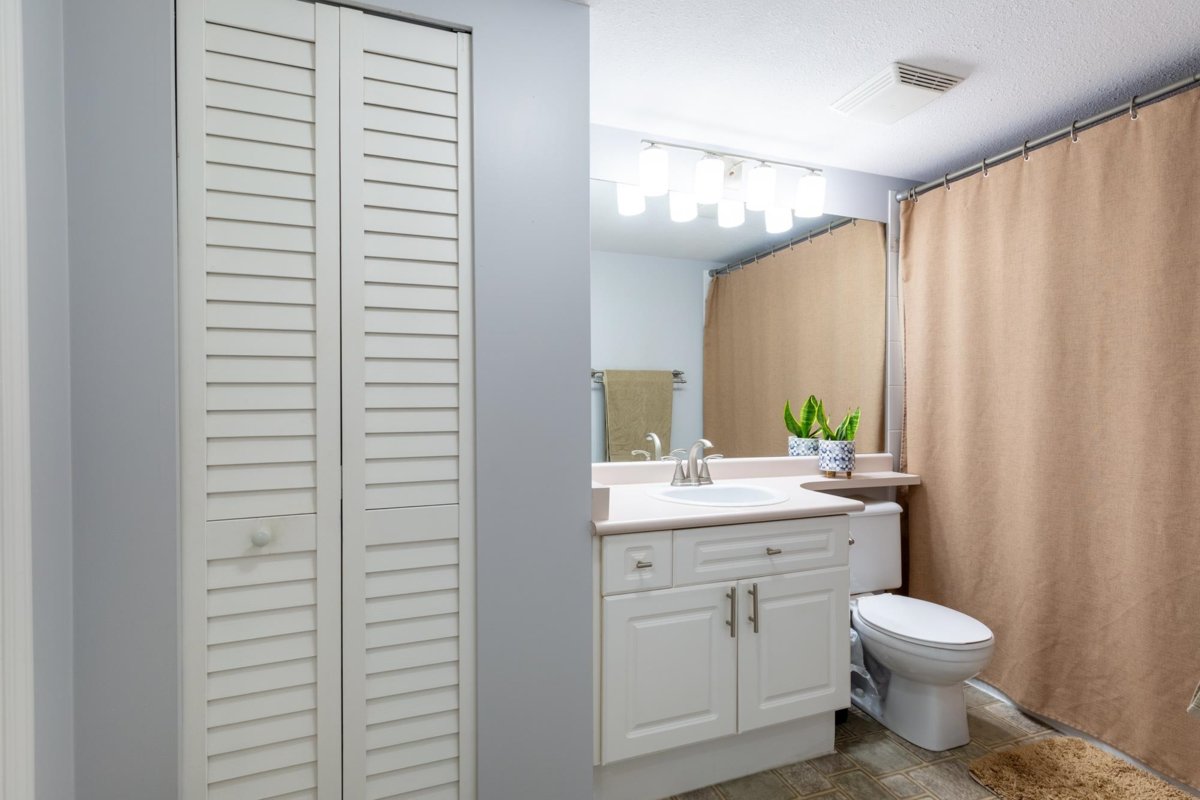 Swimming Pool Photo of 208 33599 2 Avenue, Mission, BC