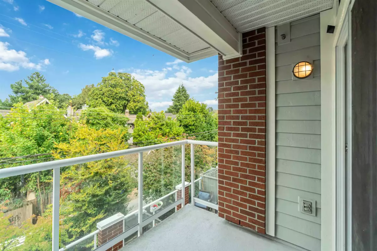 Front Yard Photo of 307 2929 W 4th Avenue, Vancouver, BC