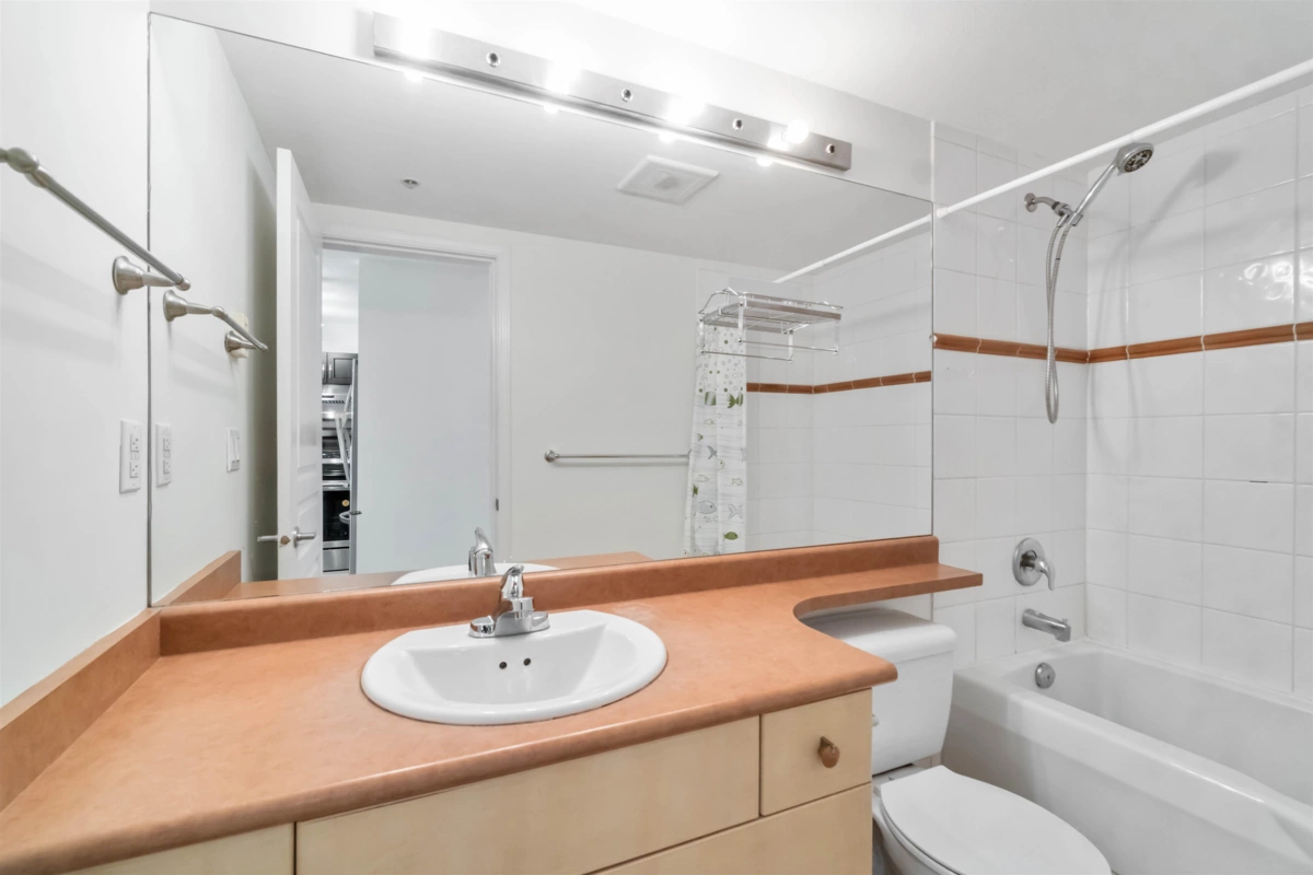 Laundry Room Photo of 307 2929 W 4th Avenue, Vancouver, BC
