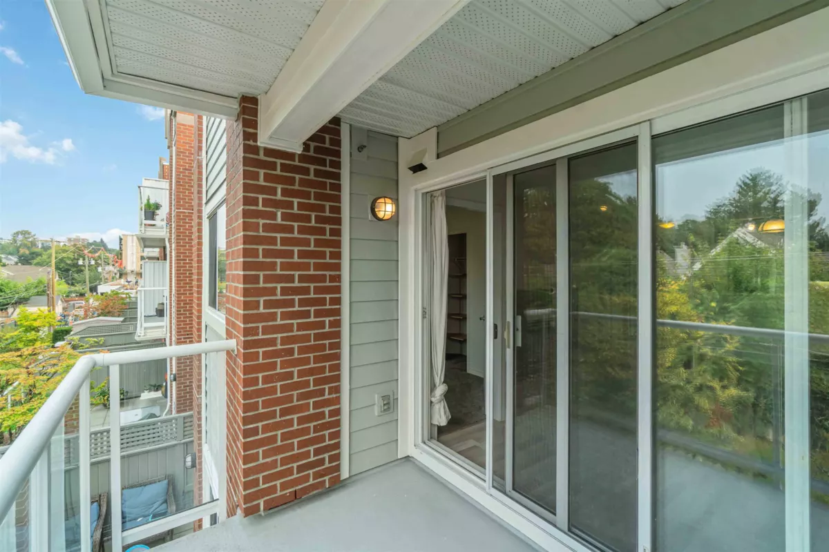 Swimming Pool Photo of 307 2929 W 4th Avenue, Vancouver, BC