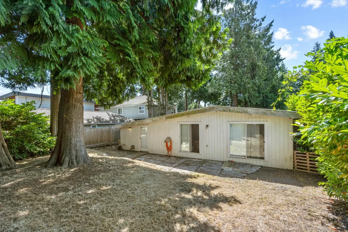 Kitchen Photo of 14109 Blackburn Avenue, White Rock, BC