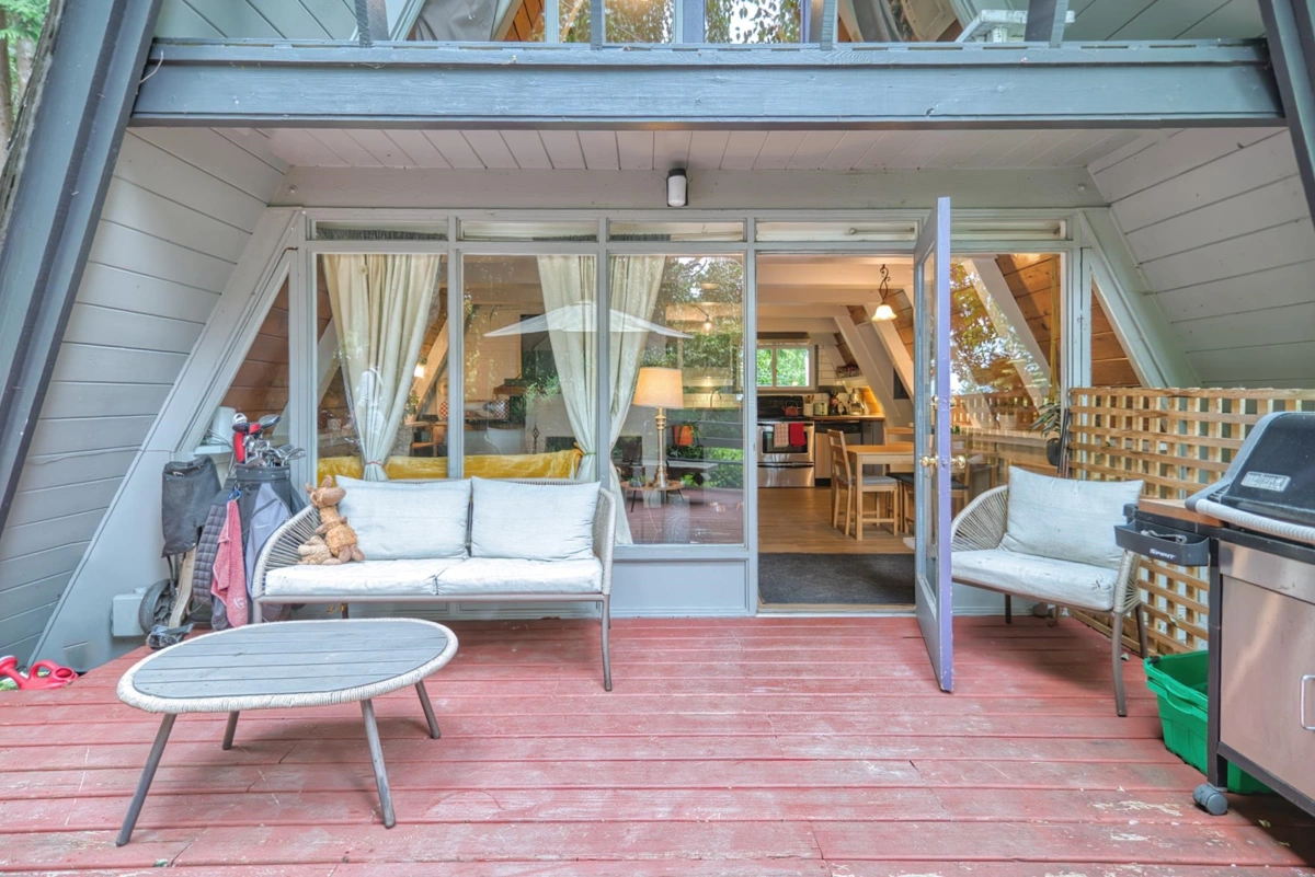 Outdoor Deck Photo of 6582 Sunshine Coast Highway, Sechelt, BC