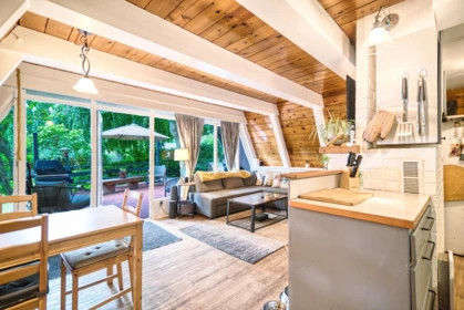 6582 Sunshine Coast Highway, Sechelt, BC, Sechelt District — 3 bed single family residence for sale