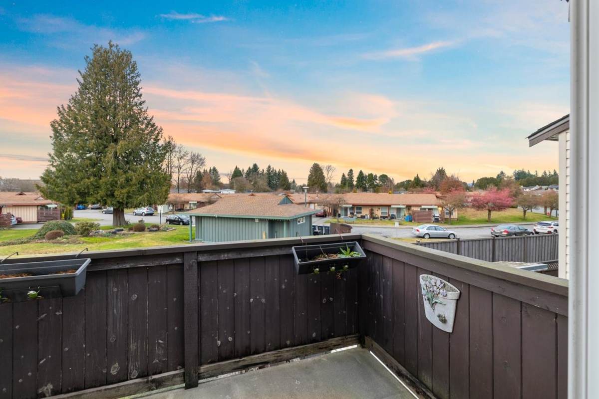 Guest Bathroom Photo of 174 2844 273 Street, Langley, BC