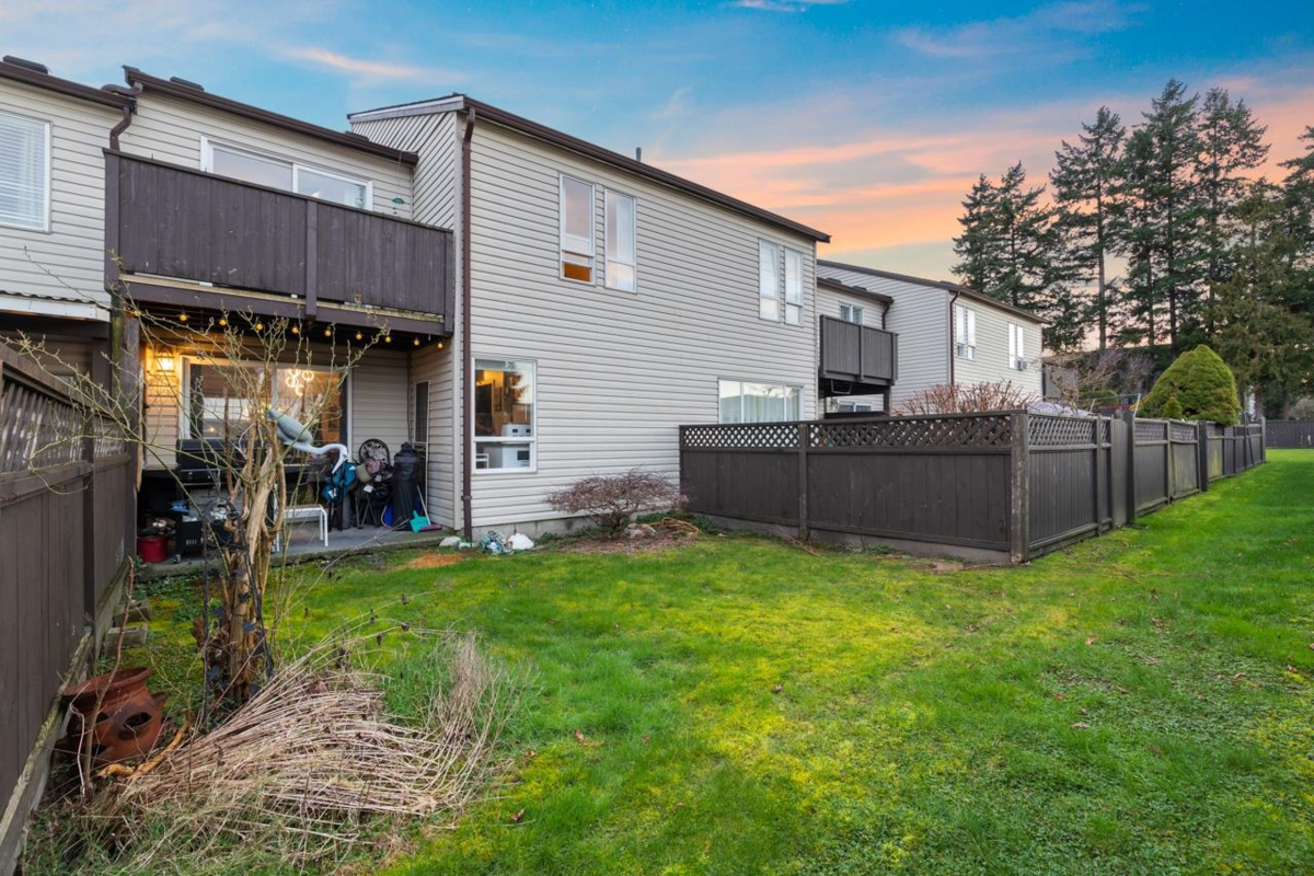 Hallway Photo of 174 2844 273 Street, Langley, BC