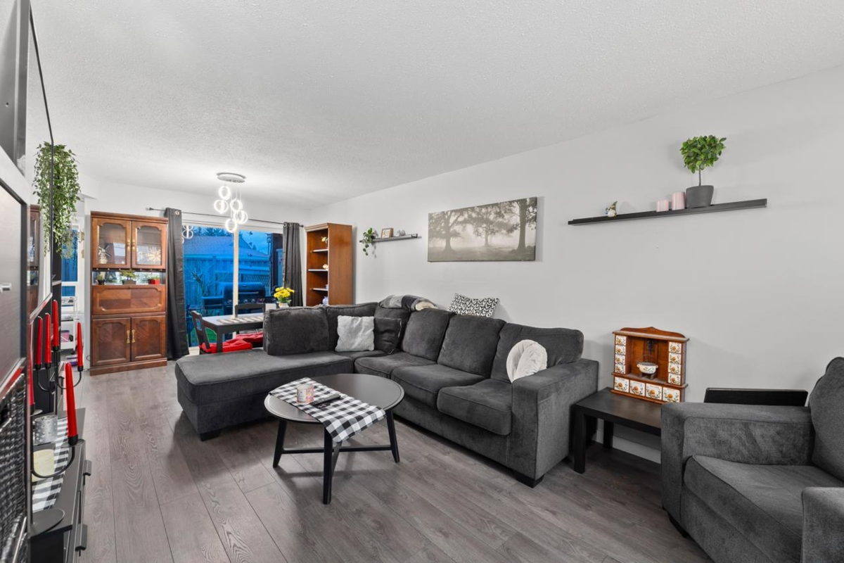 Kitchen Photo of 174 2844 273 Street, Langley, BC