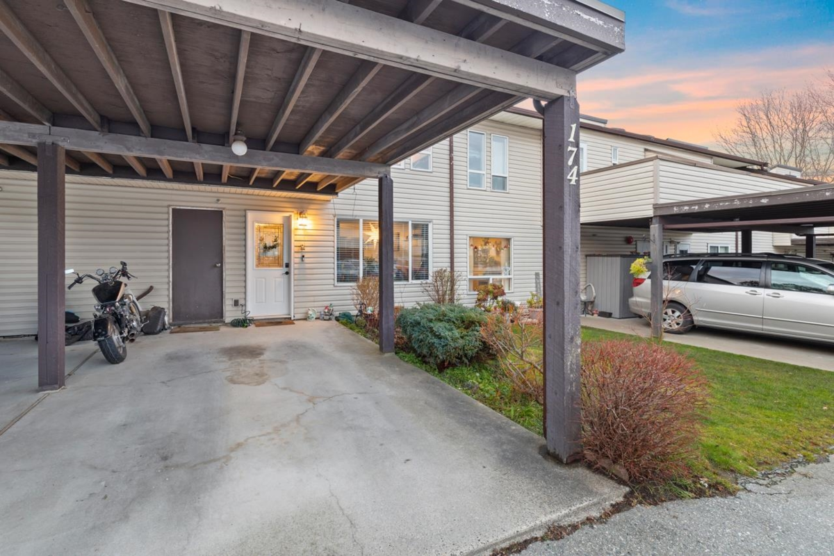Living Room Photo of 174 2844 273 Street, Langley, BC