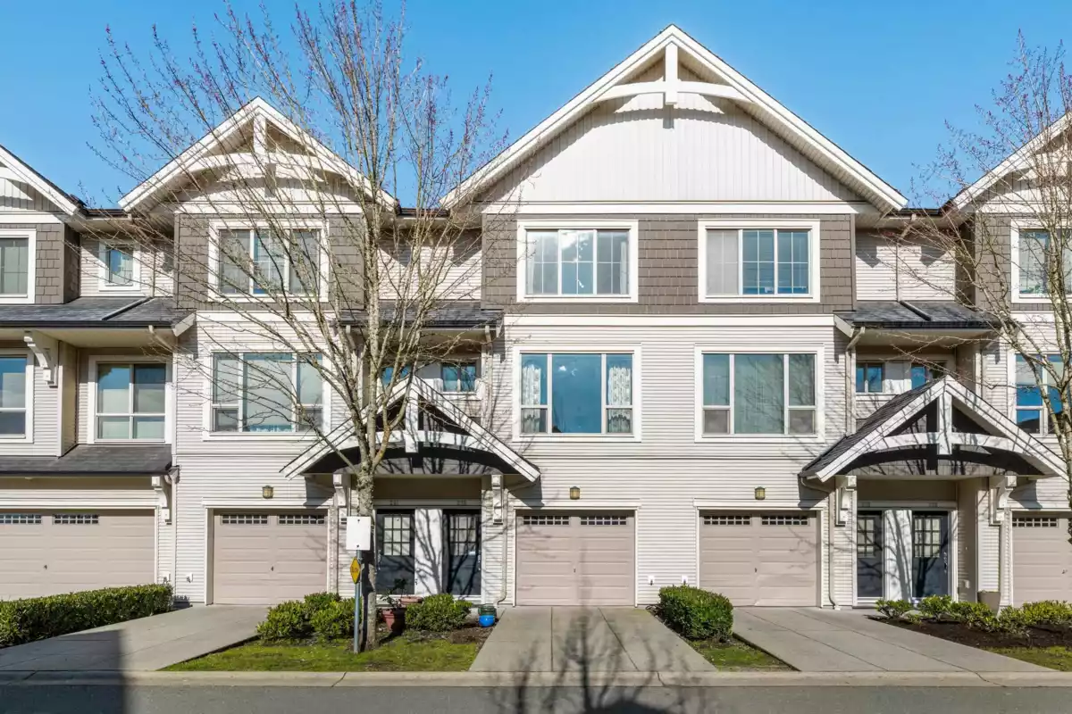 Family Room Photo of 230 3105 Dayanee Springs Boulevard, Coquitlam, BC