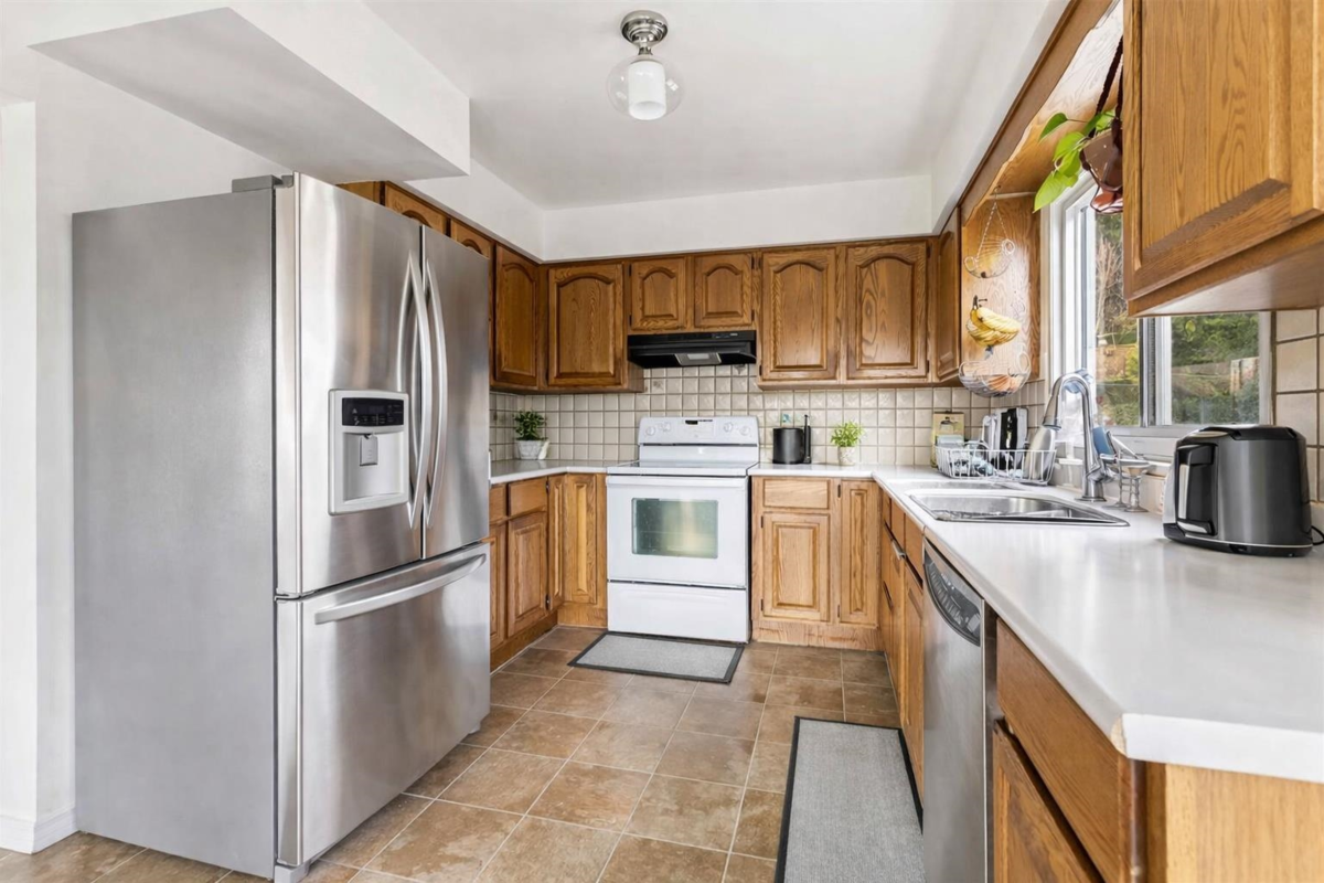 Breakfast Nook Photo of 10005 Kenswood Drive, Chilliwack, BC