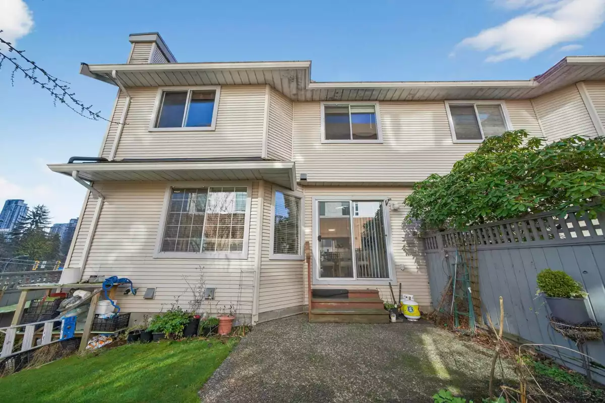 Kitchen Island Photo of 1 1216 Johnson Street, Coquitlam, BC