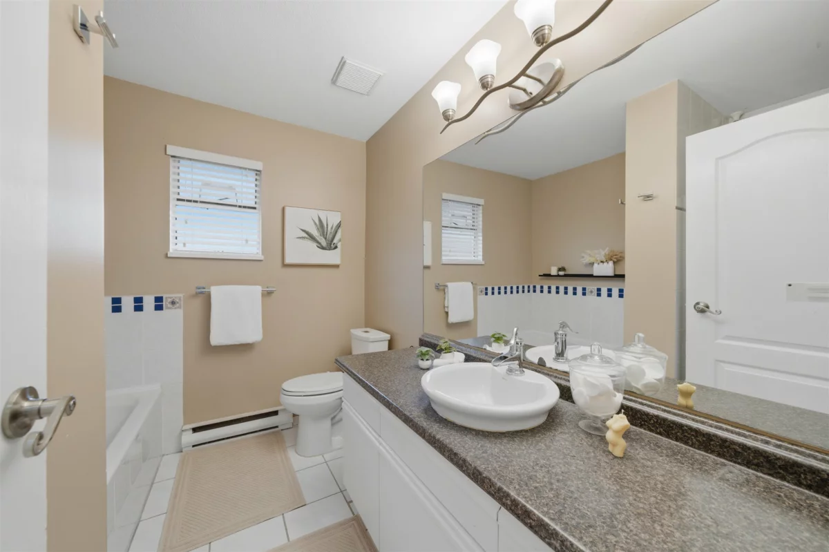 Office / Den Photo of 1 1216 Johnson Street, Coquitlam, BC