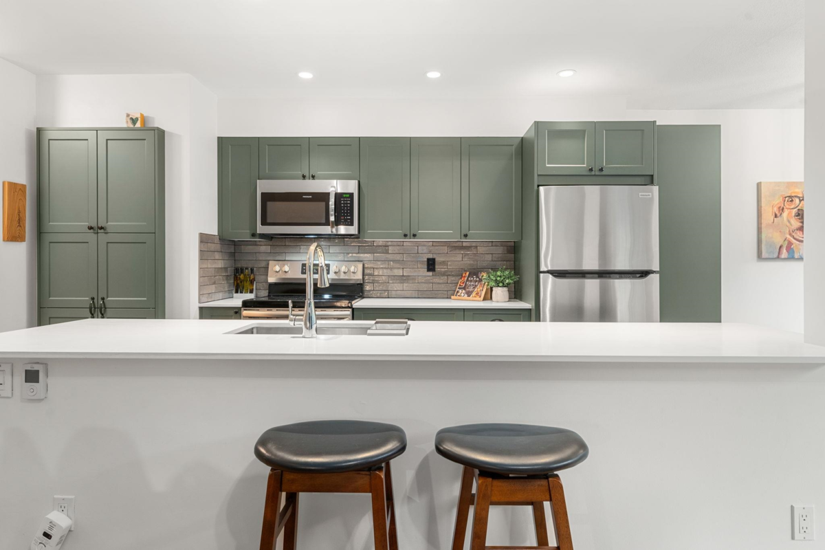 Dining Area Photo of 3 1700 Mamquam Road, Squamish, BC