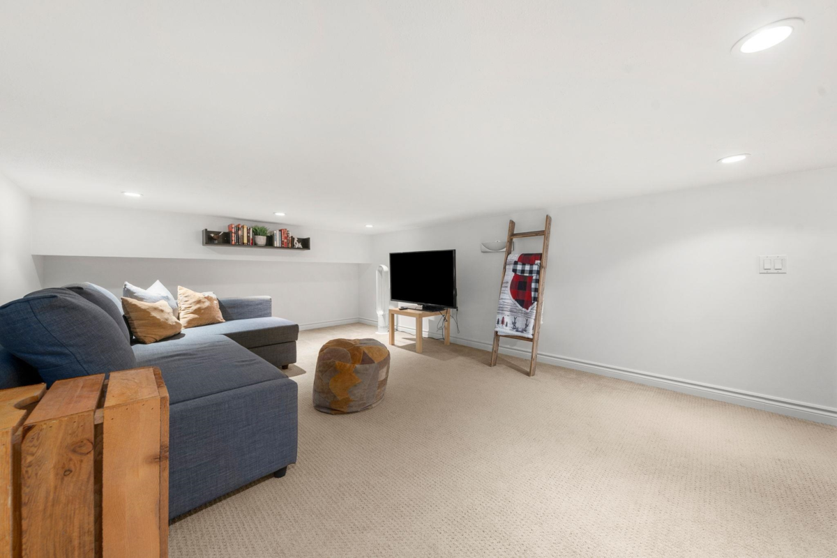 Garage Interior Photo of 3 1700 Mamquam Road, Squamish, BC