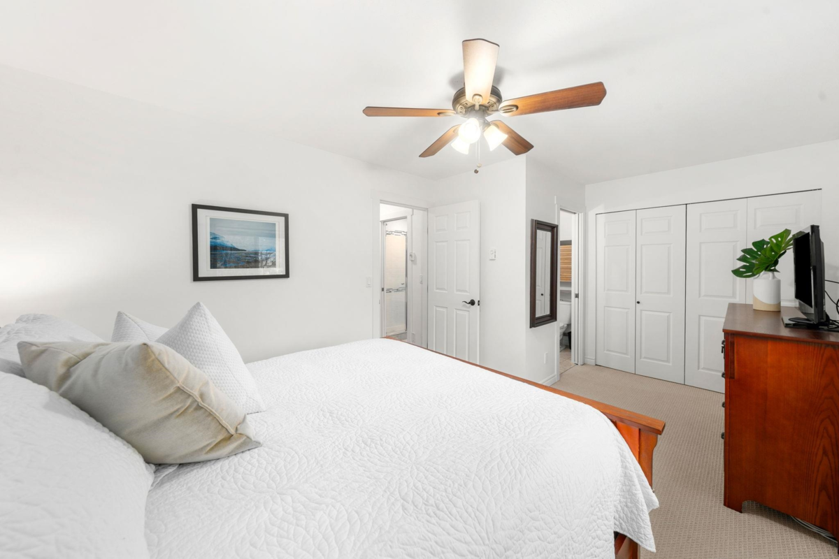 Guest Bathroom Photo of 3 1700 Mamquam Road, Squamish, BC