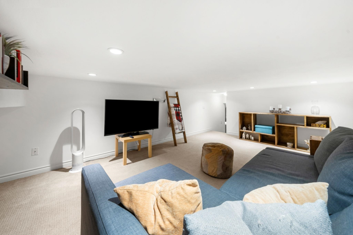 Hallway Photo of 3 1700 Mamquam Road, Squamish, BC