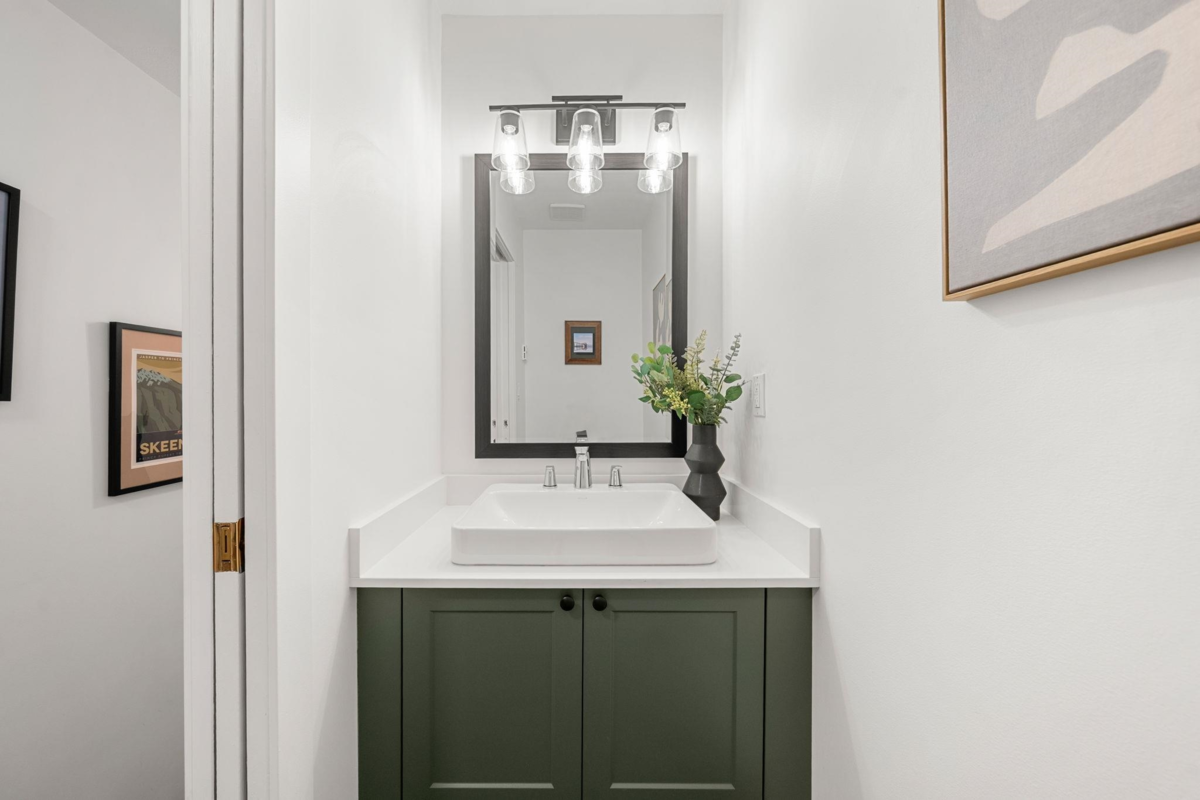 Outdoor Patio Photo of 3 1700 Mamquam Road, Squamish, BC