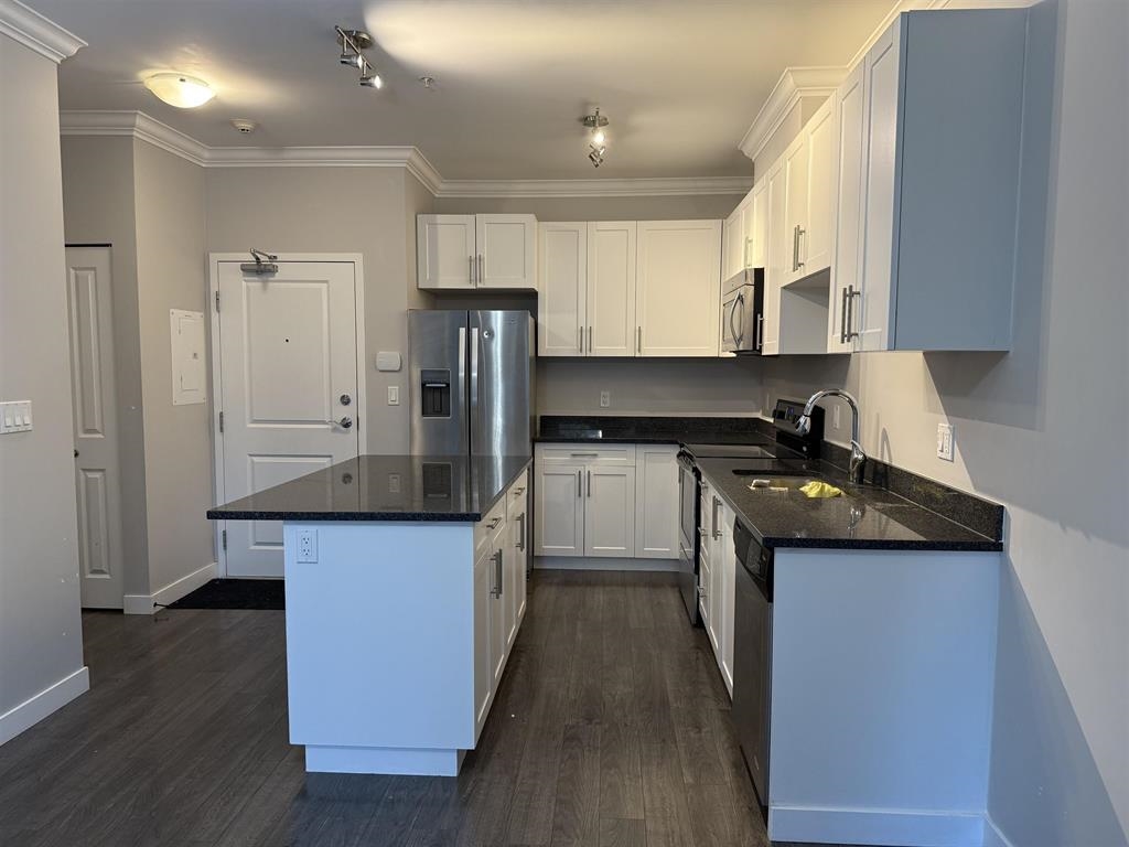 Family Room Photo of 105 11580 223 Street, Maple Ridge, BC