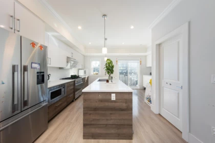 9 9211 Mckim Way, Richmond, BC