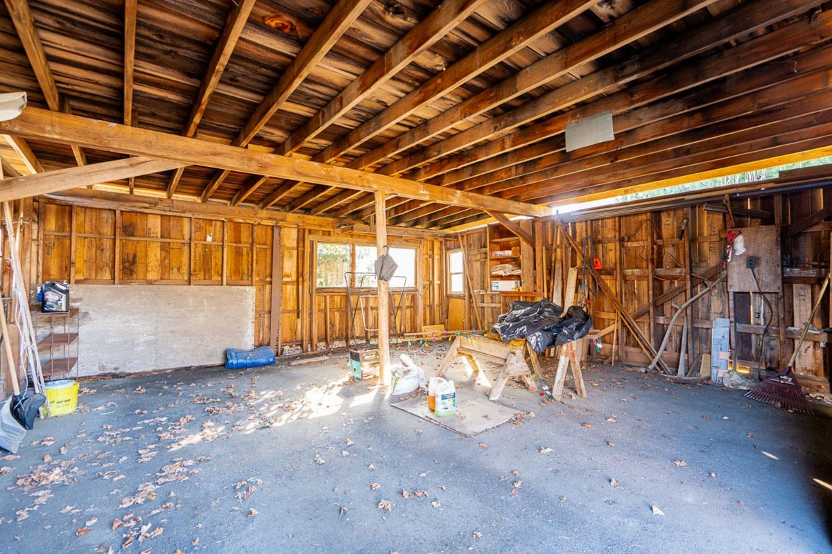 Entry Foyer Photo of 1590 Westminster Avenue, Port Coquitlam, BC