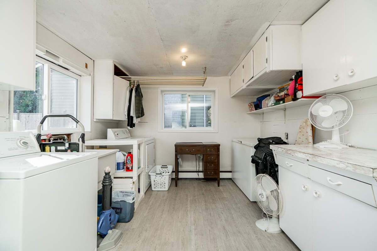 Guest Bathroom Photo of 1590 Westminster Avenue, Port Coquitlam, BC