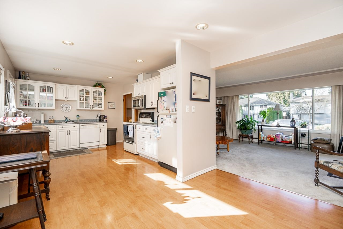 Kitchen Photo of 1590 Westminster Avenue, Port Coquitlam, BC