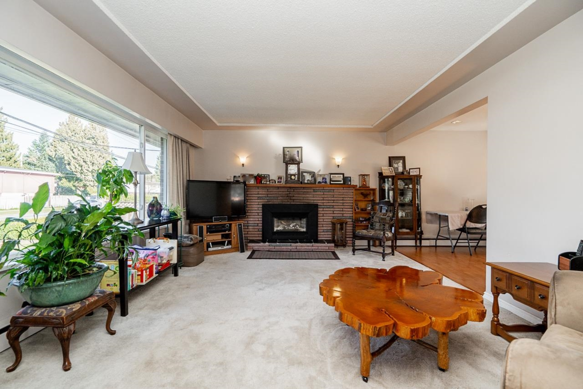 Living Room Photo of 1590 Westminster Avenue, Port Coquitlam, BC