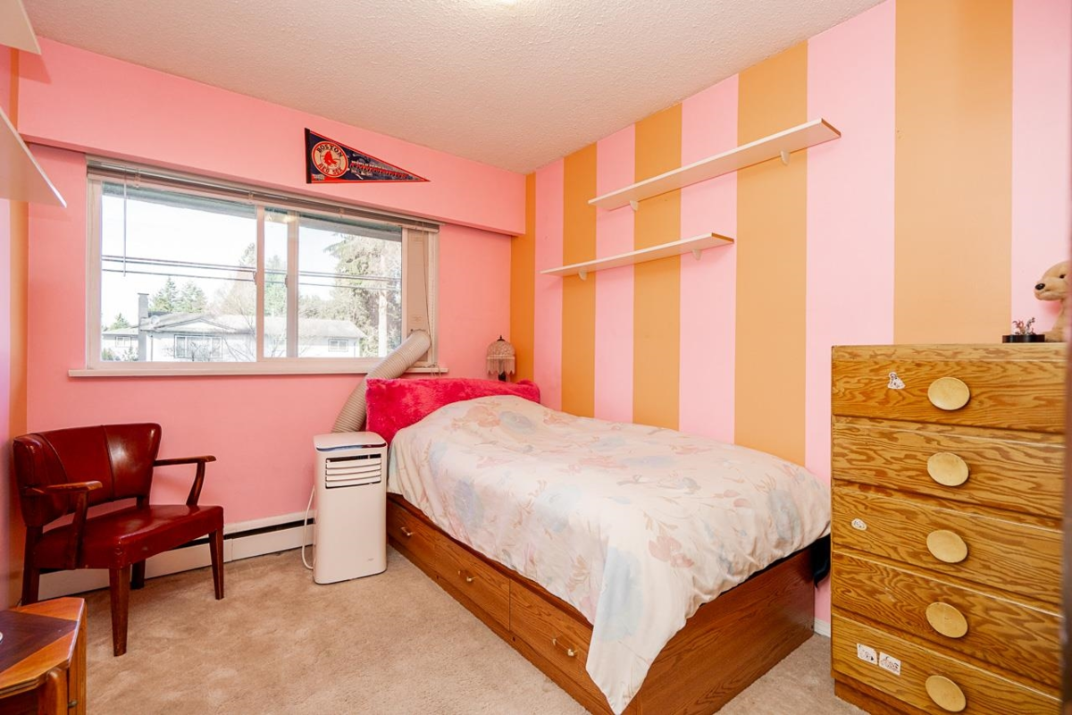 Primary Bathroom Photo of 1590 Westminster Avenue, Port Coquitlam, BC