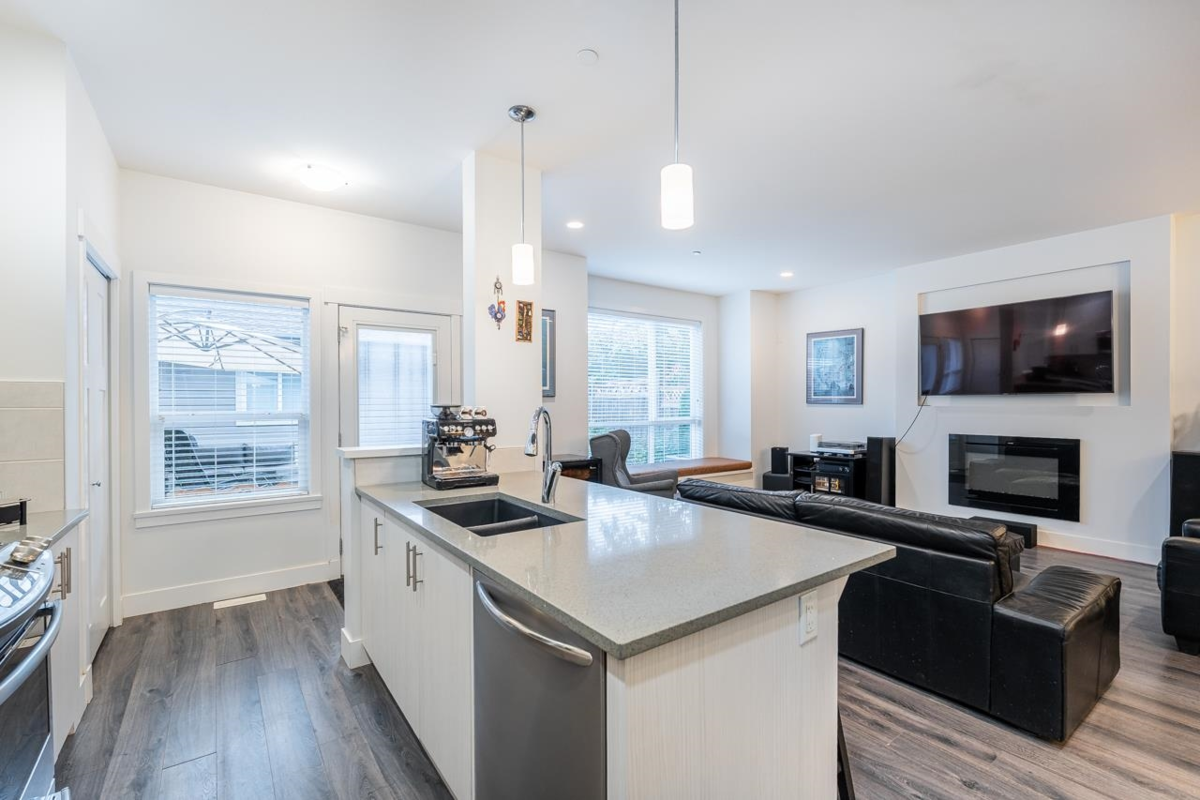 Guest Bathroom Photo of 11167 240th Street, Maple Ridge, BC