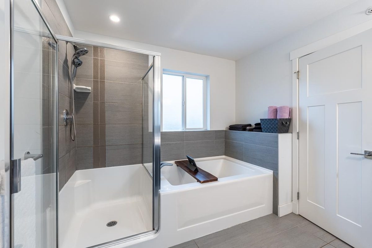 Hallway Photo of 11167 240th Street, Maple Ridge, BC