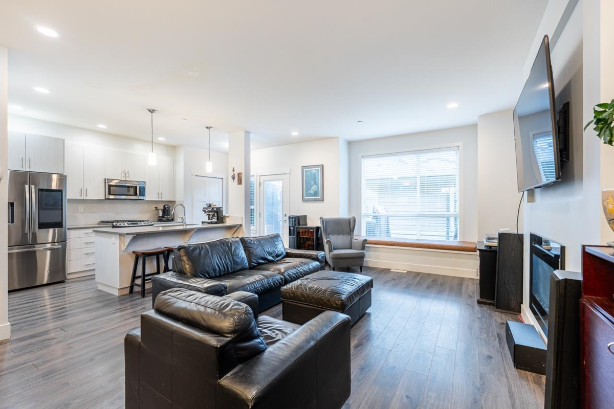 Kitchen Photo of 11167 240th Street, Maple Ridge, BC