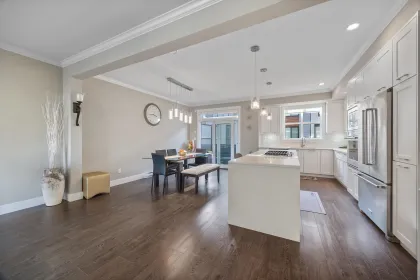 Kitchen Photo of 154 16488 64 Avenue, Surrey, BC