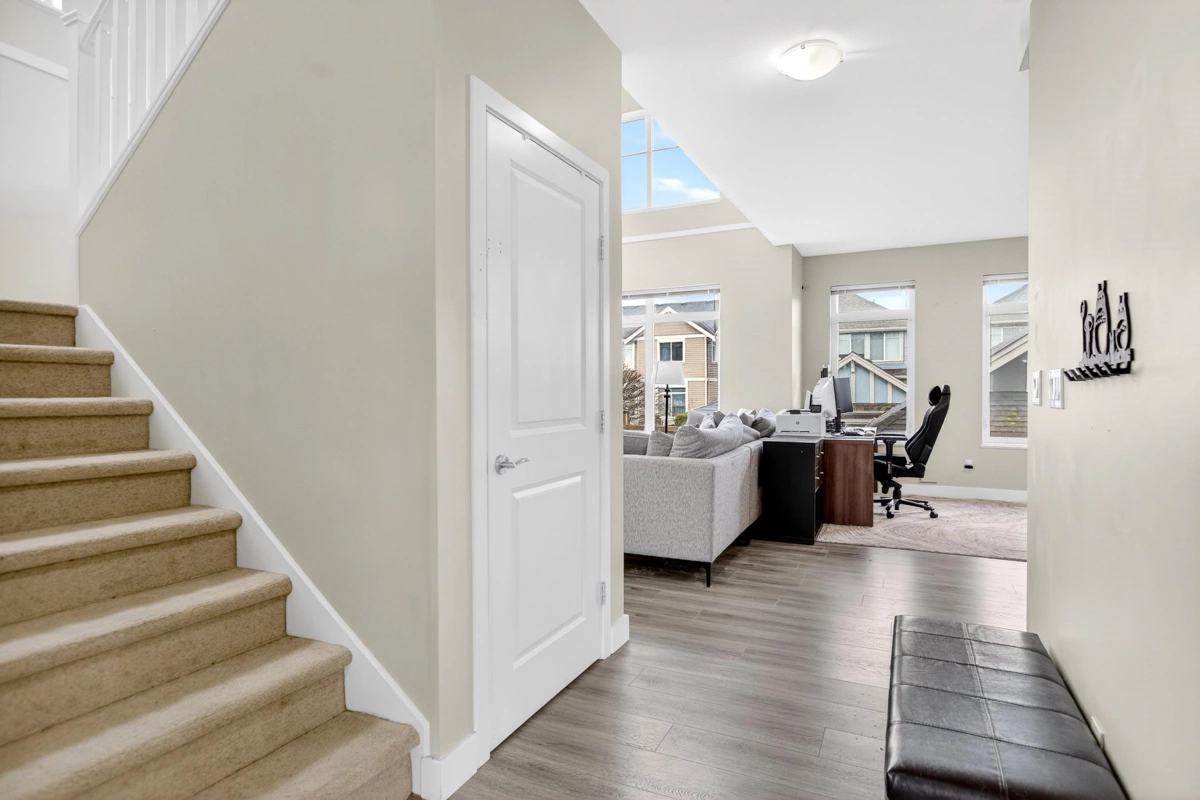 Dining Area Photo of 10115 240a Street, Maple Ridge, BC