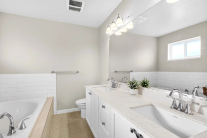 Laundry Room Photo of 10115 240a Street, Maple Ridge, BC