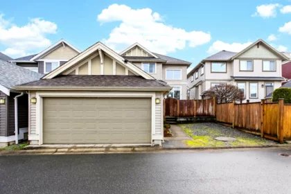 Swimming Pool Photo of 10115 240a Street, Maple Ridge, BC