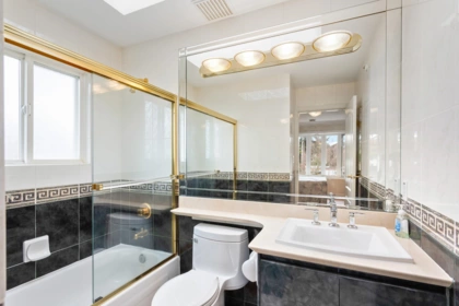 Entry Foyer Photo of 1088 W 42nd Avenue, Vancouver, BC