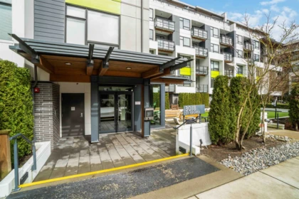 Garden / Landscaping Photo of 505 3018 St. George Street, Port Moody, BC