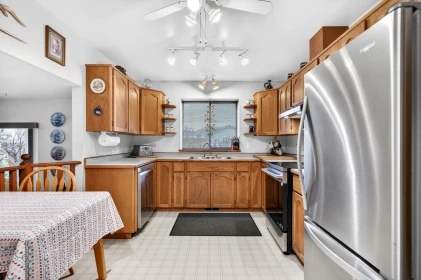 Guest Bathroom Photo of 12125 189a Street, Pitt Meadows, BC