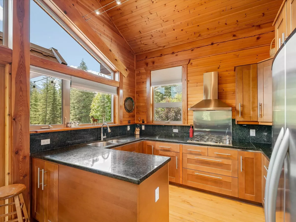 Dining Area Photo of 1470 Fraser Road, Pemberton, BC